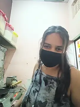 Snapshot of REENA-STRIP chatting on May 16, 2026, 6:21 am REENA-STRIP online show from May 16, 2026, 6:21 am