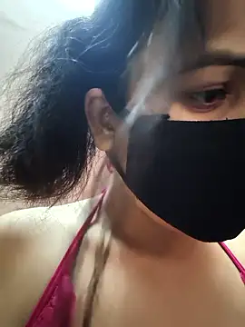 Snapshot of REENA-STRIP chatting on May 24, 2026, 9:36 am REENA-STRIP online show from May 24, 2026, 9:36 am