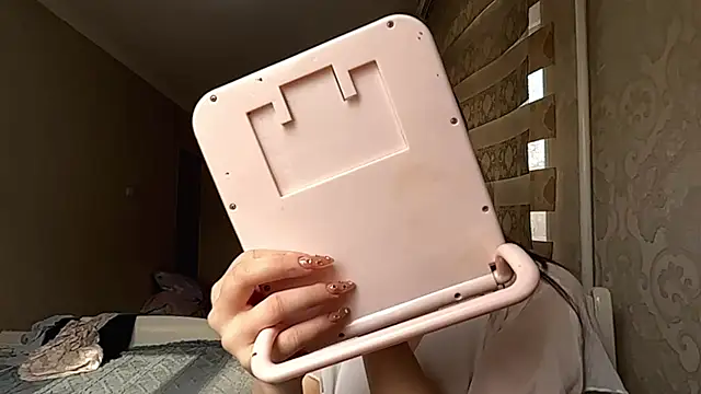 EffieCappaert online show from March 20, 2026, 10:09 am