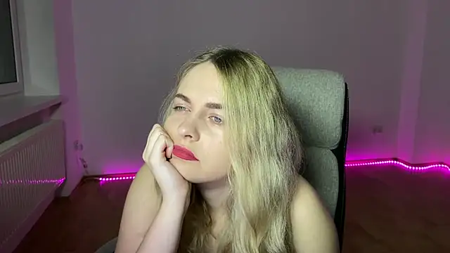 EvaKraz online show from April 5, 2026, 7:00 pm