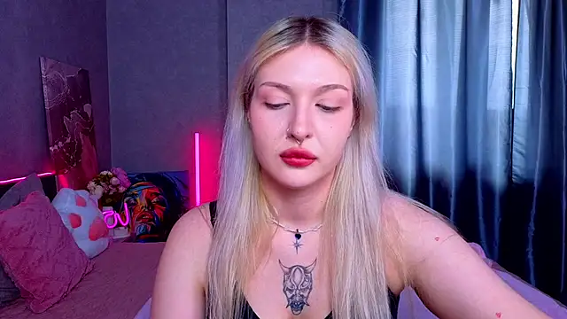 Snapshot of BlondieSummer chatting on March 20, 2026, 7:46 am BlondieSummer online show from March 20, 2026, 7:46 am