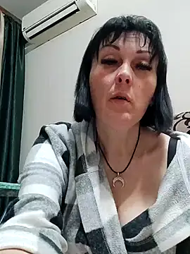 HelgaDennis online show from April 23, 2026, 8:33 pm