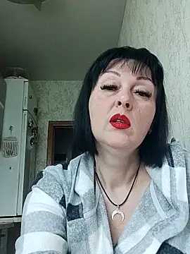 HelgaDennis online show from April 28, 2026, 4:17 am