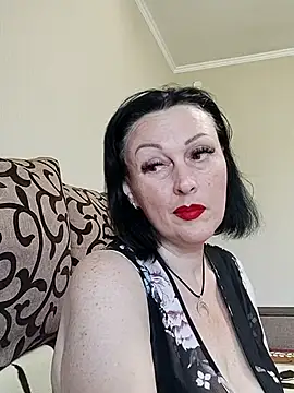 HelgaDennis online show from July 4, 2026, 10:43 am