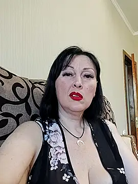 HelgaDennis online show from July 7, 2026, 7:34 am