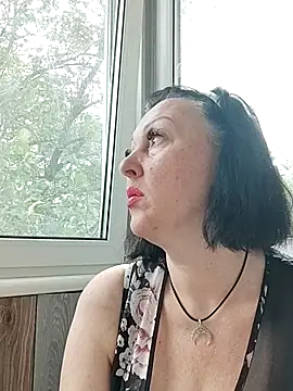 HelgaDennis online show from July 8, 2026, 3:33 am