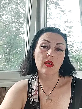 HelgaDennis online show from July 8, 2026, 4:11 pm