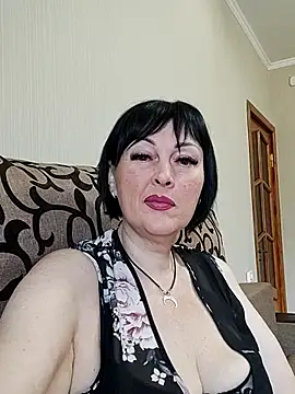 HelgaDennis online show from July 10, 2026, 6:07 am