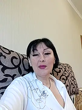 HelgaDennis online show from July 12, 2026, 5:31 am