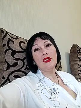 HelgaDennis online show from July 13, 2026, 6:38 am