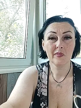 HelgaDennis online show from August 4, 2026, 12:52 pm