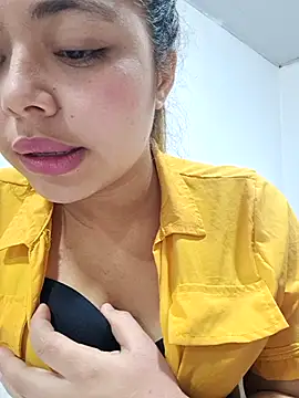 Yelii  online show from June 8, 2026, 8:42 pm