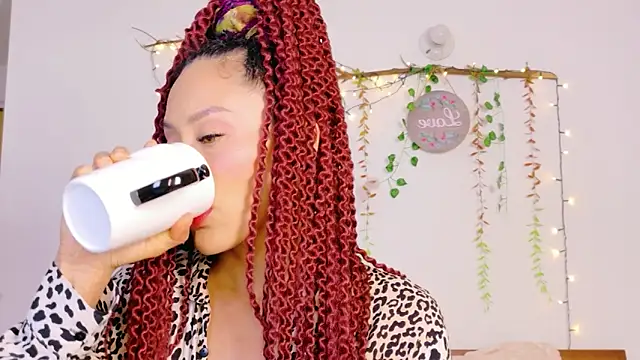 Ajua  Uva online show from April 3, 2026, 11:47 pm