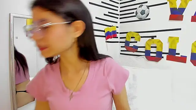 Snapshot of LindaCatalina_ chatting on July 6, 2026, 12:46 pm LindaCatalina online show from July 6, 2026, 12:46 pm