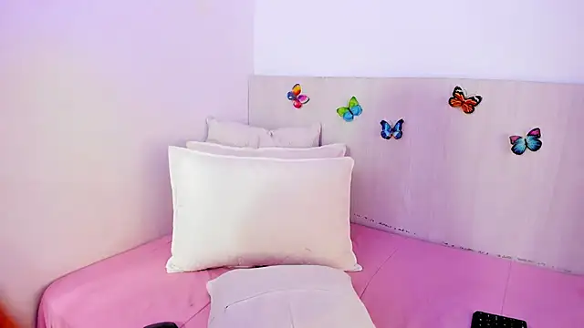 Snapshot of LindaCatalina_ chatting on July 15, 2026, 1:16 pm LindaCatalina online show from July 15, 2026, 1:16 pm
