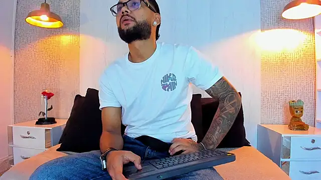 KyleJoss30 online show from April 23, 2026, 9:06 pm