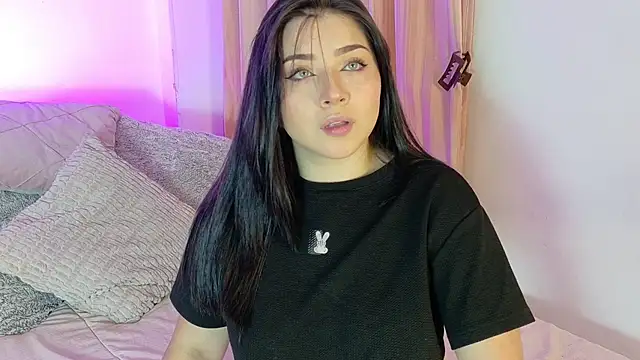 CamilaRougee online show from April 6, 2026, 1:56 pm