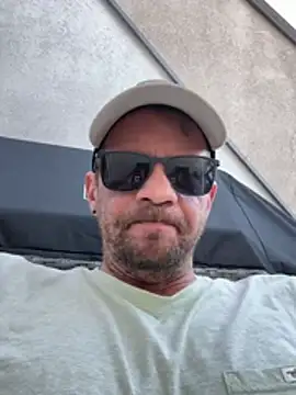 Snapshot of stefhart chatting on April 5, 2026, 4:59 pm stefhart online show from April 5, 2026, 4:59 pm