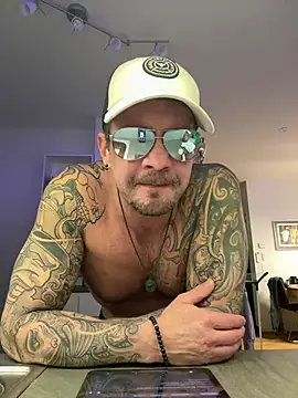 Snapshot of stefhart chatting on April 14, 2026, 1:00 am stefhart online show from April 14, 2026, 1:00 am