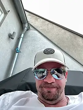 Snapshot of stefhart chatting on April 16, 2026, 4:41 pm stefhart online show from April 16, 2026, 4:41 pm