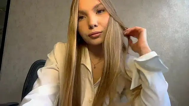 CarolineNine online show from March 29, 2026, 12:49 pm