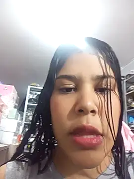 venuslaferte  online show from April 3, 2026, 9:24 pm