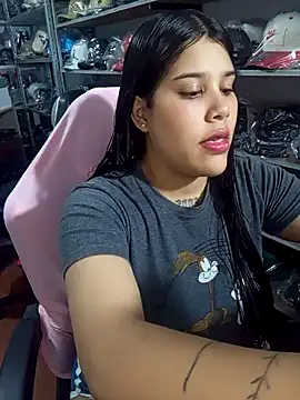 venuslaferte  online show from April 8, 2026, 2:44 am