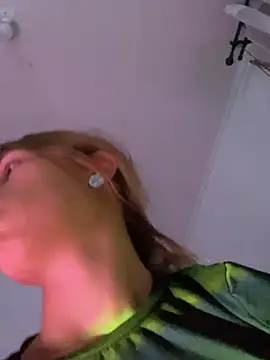 Andreakriss online show from April 4, 2026, 2:10 am