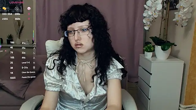 JordanSvetlik online show from May 28, 2026, 7:33 pm