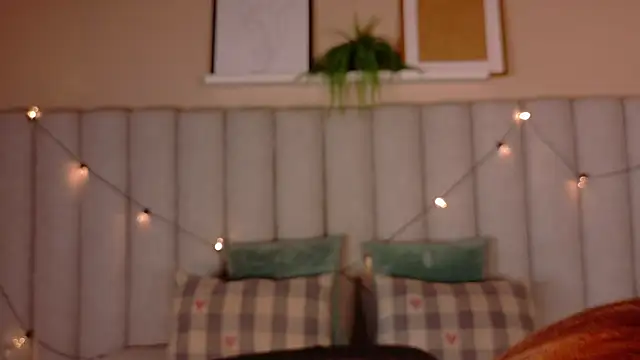 StarrMoon   online show from April 3, 2026, 3:04 am