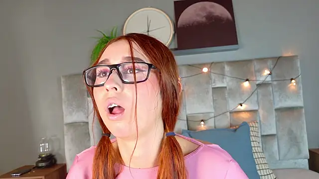 StarrMoon   online show from April 7, 2026, 3:18 am