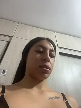 Snapshot of Velunett_19 chatting on April 4, 2026, 12:53 am Velunett 19 online show from April 4, 2026, 12:53 am