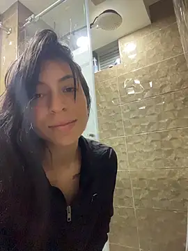 Snapshot of Velunett_19 chatting on April 12, 2026, 10:26 pm Velunett 19 online show from April 12, 2026, 10:26 pm