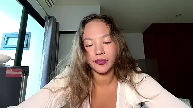 kamila 18 french online show from April 19, 2026, 5:07 am