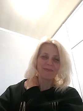 Snapshot of MiaLove183 chatting on April 2, 2026, 1:42 pm MiaLove183 online show from April 2, 2026, 1:42 pm