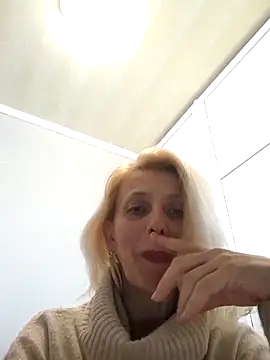 Snapshot of MiaLove183 chatting on April 3, 2026, 1:31 pm MiaLove183 online show from April 3, 2026, 1:31 pm