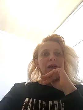 Snapshot of MiaLove183 chatting on April 4, 2026, 11:08 am MiaLove183 online show from April 4, 2026, 11:08 am