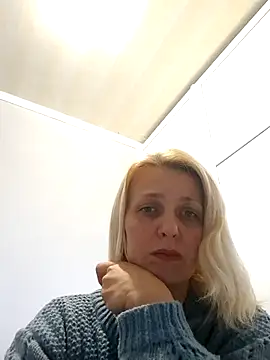 Snapshot of MiaLove183 chatting on April 10, 2026, 11:48 am MiaLove183 online show from April 10, 2026, 11:48 am