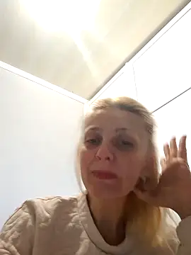 Snapshot of MiaLove183 chatting on April 11, 2026, 7:56 am MiaLove183 online show from April 11, 2026, 7:56 am