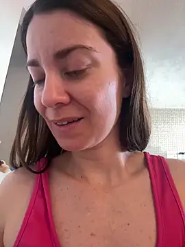 natashakinski online show from April 7, 2026, 6:52 pm