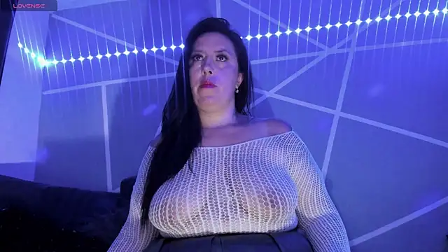 bella smit1 online show from April 7, 2026, 3:07 am