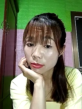 Snapshot of AmyLinee01 chatting on April 2, 2026, 2:26 pm AmyLinee01 online show from April 2, 2026, 2:26 pm