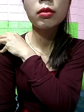 Snapshot of AmyLinee01 chatting on April 5, 2026, 9:23 pm AmyLinee01 online show from April 5, 2026, 9:23 pm