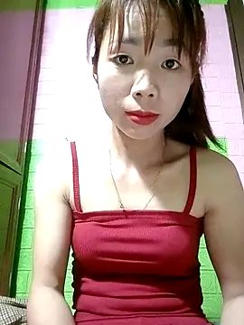 Snapshot of AmyLinee01 chatting on April 15, 2026, 5:25 am AmyLinee01 online show from April 15, 2026, 5:25 am