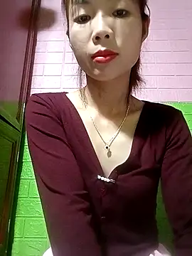 Snapshot of AmyLinee01 chatting on April 17, 2026, 1:52 am AmyLinee01 online show from April 17, 2026, 1:52 am