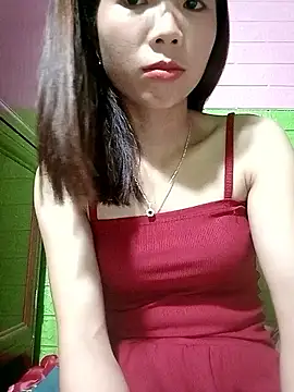 Snapshot of AmyLinee01 chatting on April 18, 2026, 5:50 pm AmyLinee01 online show from April 18, 2026, 5:50 pm