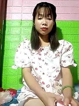 Snapshot of AmyLinee01 chatting on April 23, 2026, 3:03 pm AmyLinee01 online show from April 23, 2026, 3:03 pm