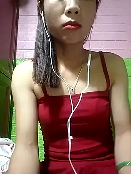 Snapshot of AmyLinee01 chatting on April 24, 2026, 5:21 am AmyLinee01 online show from April 24, 2026, 5:21 am