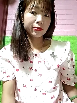 Snapshot of AmyLinee01 chatting on April 25, 2026, 5:32 am AmyLinee01 online show from April 25, 2026, 5:32 am