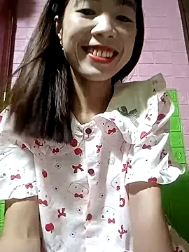 Snapshot of AmyLinee01 chatting on April 27, 2026, 5:16 am AmyLinee01 online show from April 27, 2026, 5:16 am